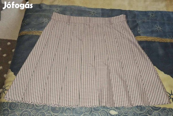 Egyszer felvett S-es szoknya