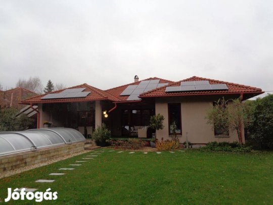 Egyszintes Medencés Családi Ház Eladó !