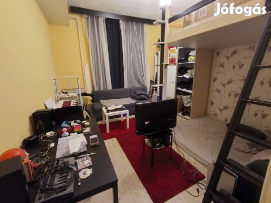 Egyszobás lakás, VIII. kerület, Mátyás tér közelében, tulajdonostól