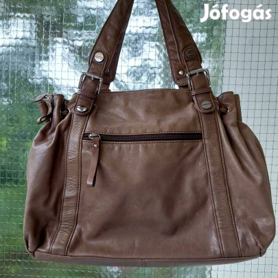 Egyterű kézi táska