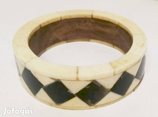 Egzotikus csont, és szaru karperec Indiából