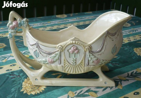 Eichwald majolika kaspó, szánkó formájú, 43 cm