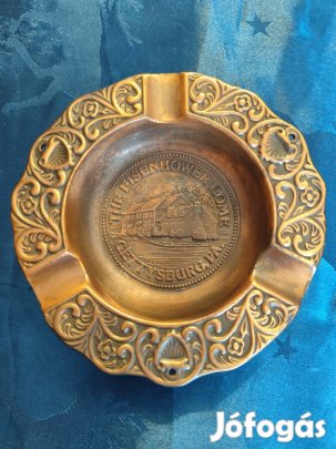 Eisenhower otthonát ábrázoló réz hamutartó