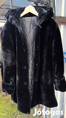 Éj fekete nagyon szép nagyméretű, kapucnis műszőrme bunda