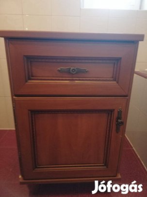 Éjeli szekréy újszerü eladó