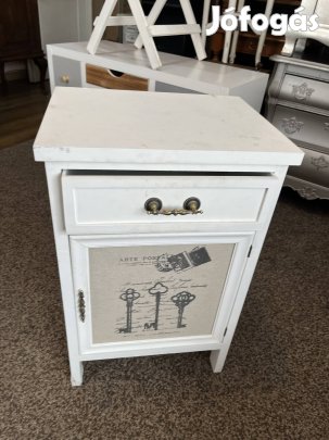 Éjjeli szekrény 22000  ft bp.1171