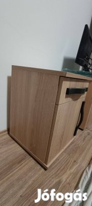 Éjjeli szekrény, 2 db