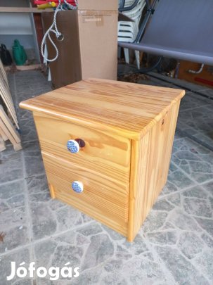 Éjjeli szekrény - fenyő
