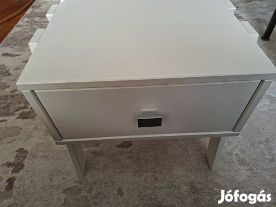 Éjjeli szekrény, fiókos kis szekrény