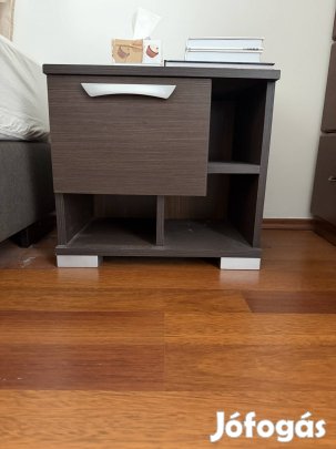 Éjjeli szekrény, szép állapotban eladó 