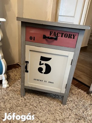 Éjjeli szekrény eladó 26000 ft bp.17 kerben