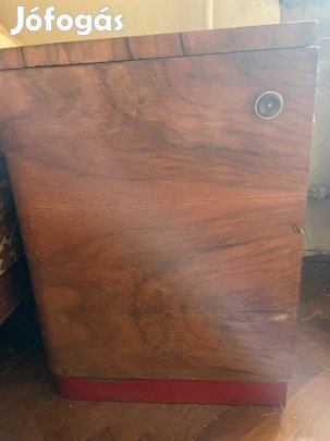 Éjjeliszekrény 2 db