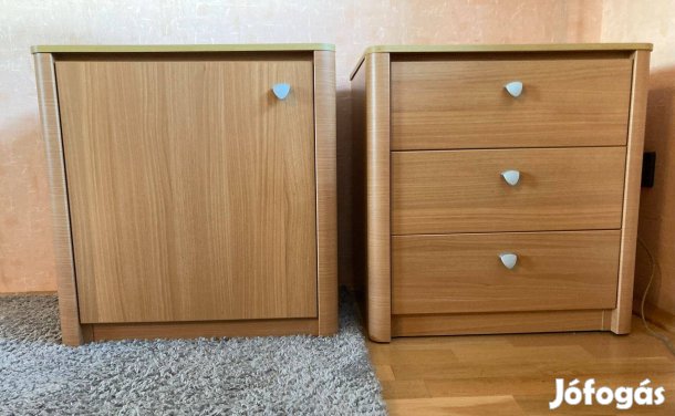 Éjjeliszekrény 2 db