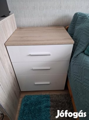 Éjjeliszekrény 2db