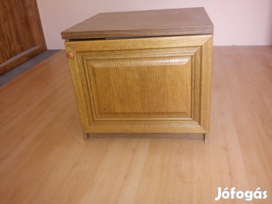 Éjjeliszekrény eladó