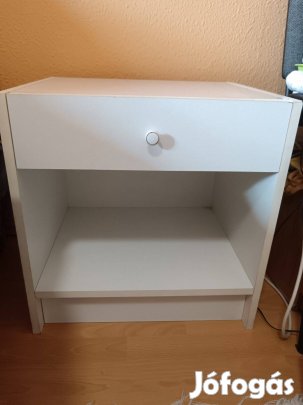 Éjjeliszekrény fehér