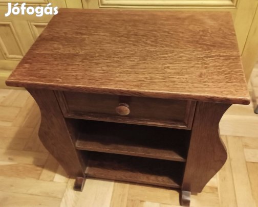 Éjjeliszekrény tömör fából, stabil erős, hibátlan