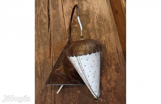 Ejtőernyős lámpa, réz domborított díszítéssel, hiányos de felújítható