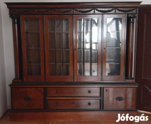 Eklektikus nappali vitrines szekrény