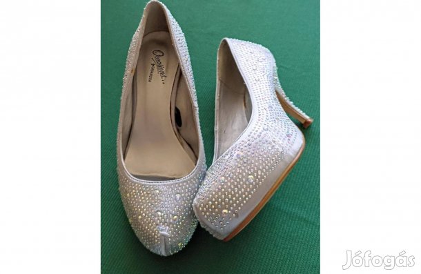 Ékszercipő 36-os méretben