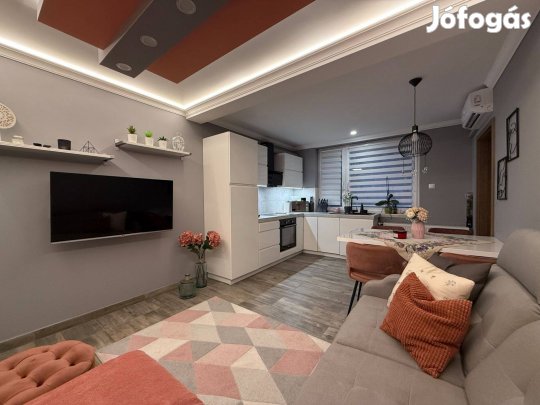 Ékszerdoboz a Vénkertben