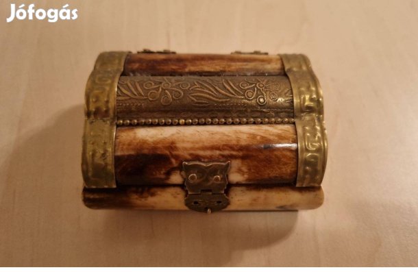 Ékszeres díszdoboz, ékszertartó