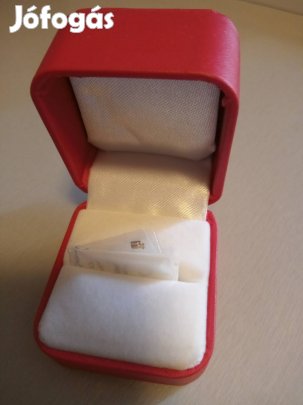 Ékszertartó doboz és kis darab fehér arany -Ékszerész