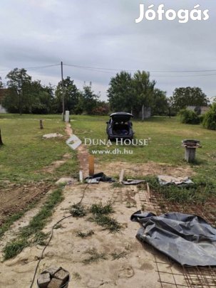 Elad bepthet telek terlet Mohcson.