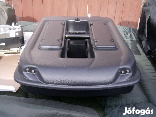 Eladásra kínálok egy, Carp Madnes xxl etető hajót!