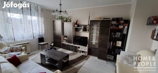 Eladásra kínálok egy társasházi lakást Hódmezővásárhelyen!