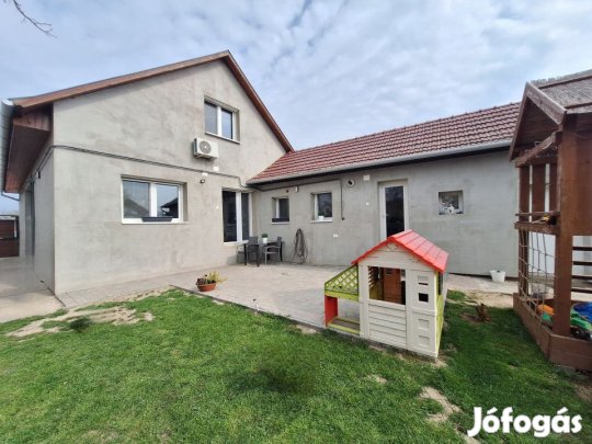 Eladó 100 nm-es Felújított Családi ház Hódmezővásárhely