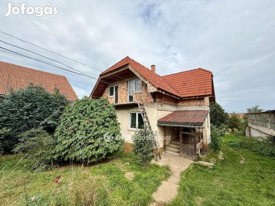 Eladó 100 nm-es, kétszintes, felújítandó családi ház Miskolc!