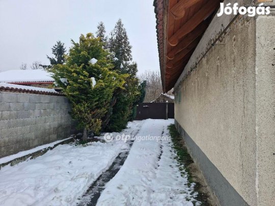 Eladó 100 nm-es ház Bölcske