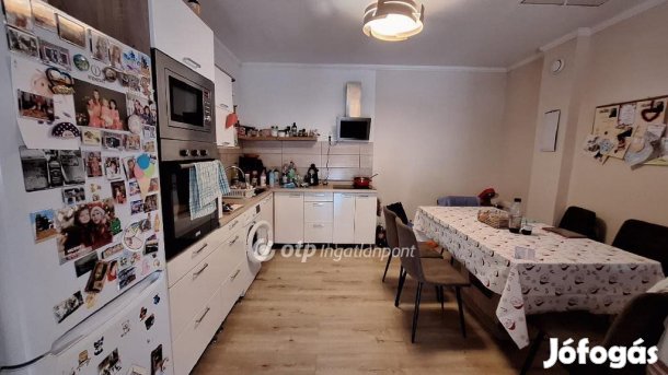 Eladó 100 nm-es ház Bősárkány