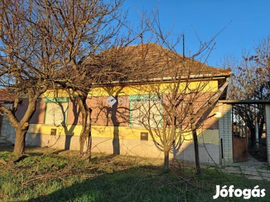 Eladó 100 nm-es ház Felsőszentiván
