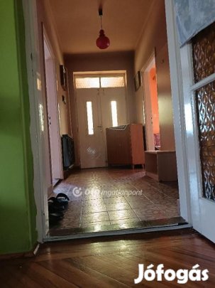 Eladó 100 nm-es ház Kaba