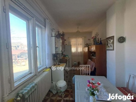 Eladó 100 nm-es ház Kiszombor