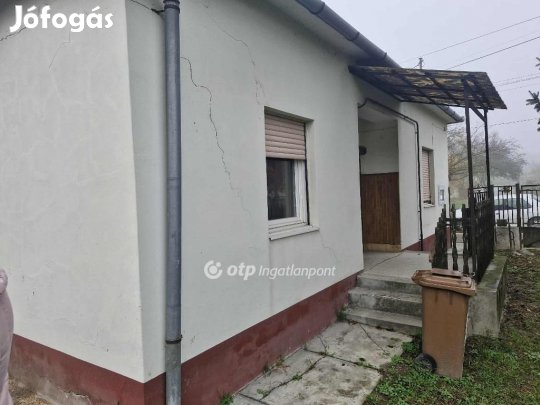 Eladó 100 nm-es ház Madocsa