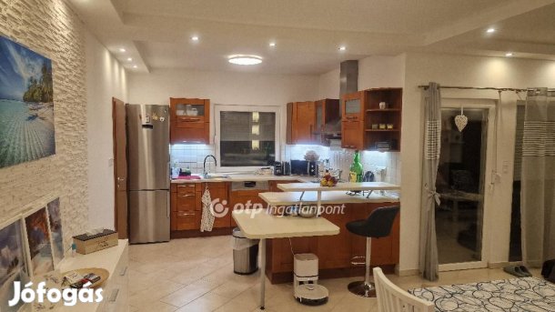 Eladó 100 nm-es ház Nagykozár