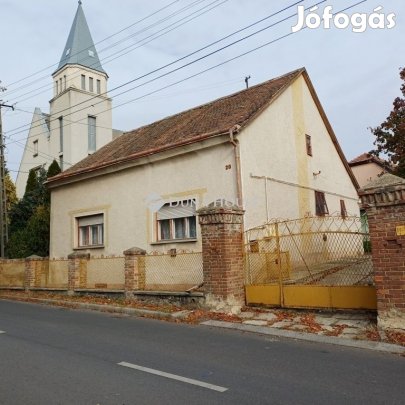 Eladó 100 nm-es ház Pécs