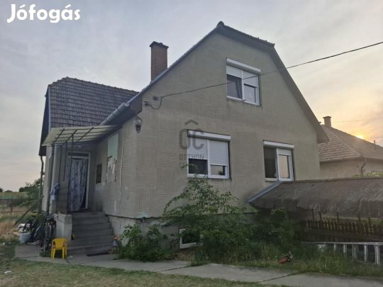 Eladó 100 nm-es ház Tápiószentmárton