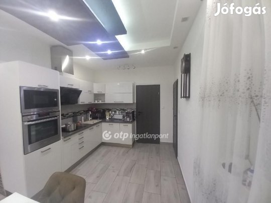 Eladó 100 nm-es ház Téglás