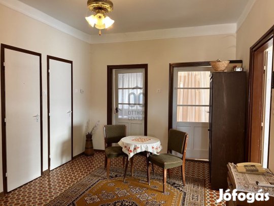 Eladó 100 nm-es ház Újszilvás