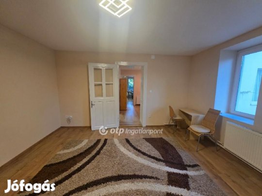 Eladó 100 nm-es ház Üröm