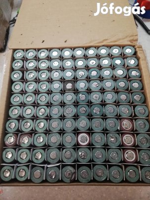 Eladó 100db 18650 lítium akkumulátor cella. 