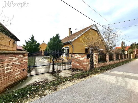 Eladó 101 nm-es ház Dánszentmiklós