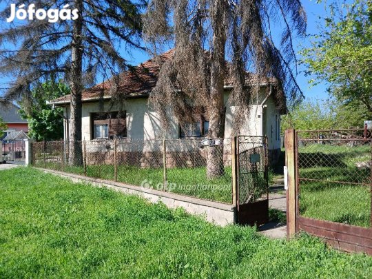 Eladó 101 nm-es ház Karácsond