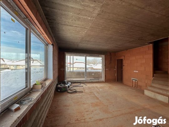 Eladó 101 nm-es lakás Kozármisleny