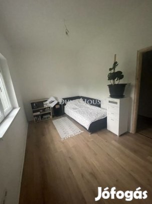 Eladó 101 nm-es lakás Pécs