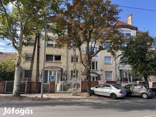 Eladó 102 nm-es Közepes állapotú tégla lakás Budapest XIV. kerület